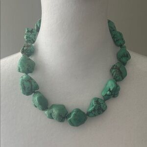 Chunky jade-colored Statement Necklace